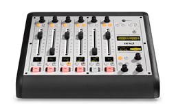 Toon details voor Axia DESQ IP Console Afbeelding van Axia DESQ IP Console