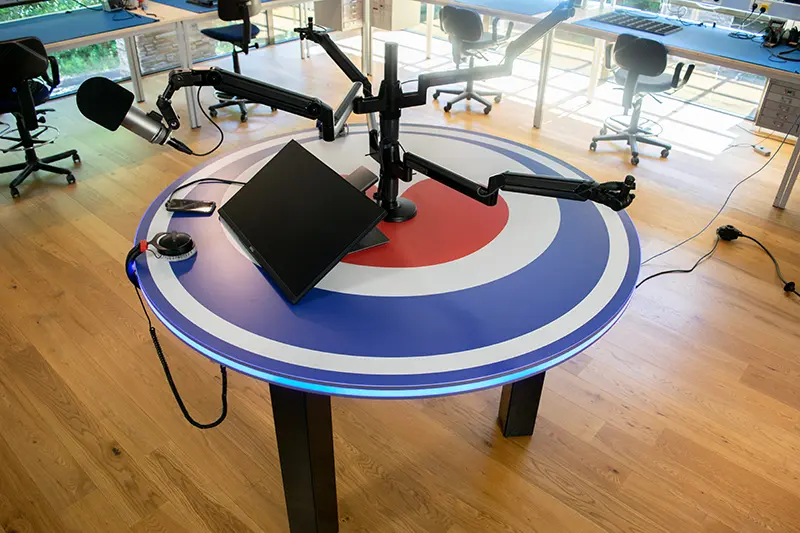 bovenaanzicht podcast meubel omroep friesland