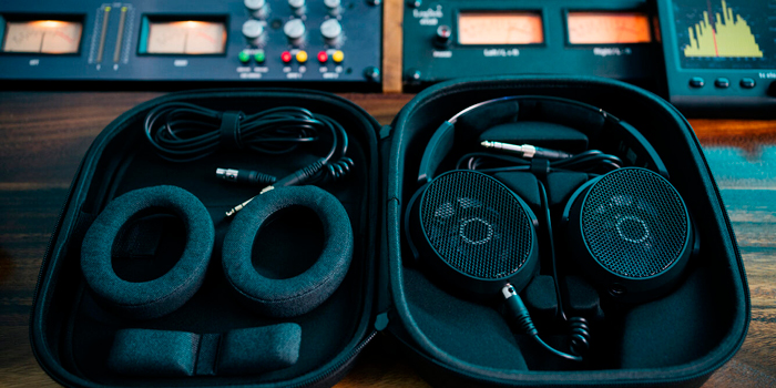 Sennheiser HD 490 PRO in case