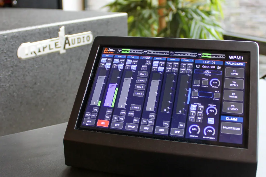 Densitron ProDeck Touch op desk